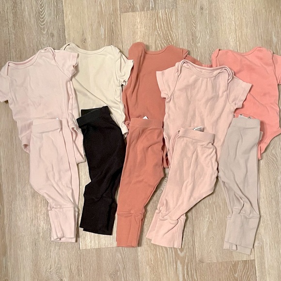 Cloud Island Multi Pack: Size 0-6 months SS Onesies/Pants - Picture 1 of 5